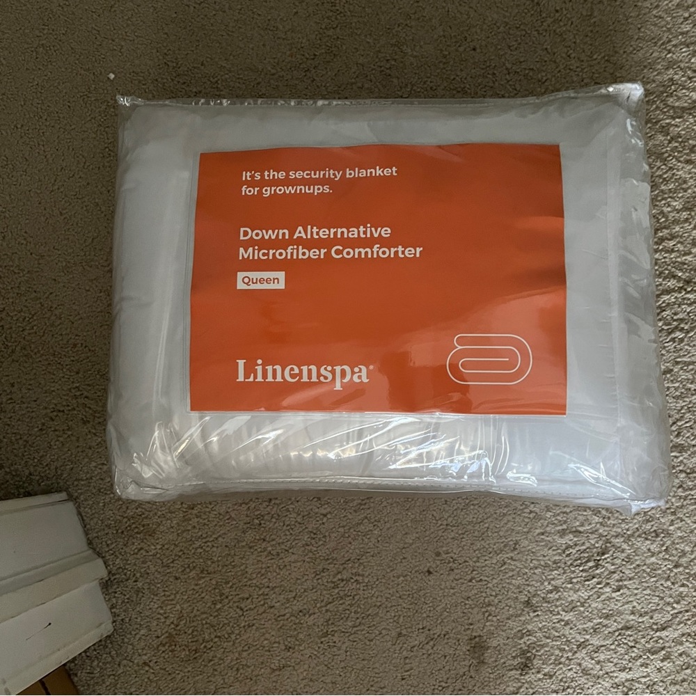 Down Alternative Queen Size Comforter